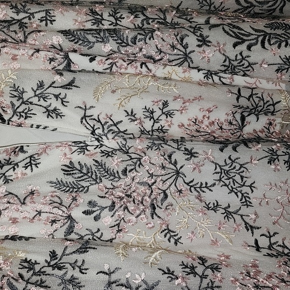 I.N. Embroidered  hi-lo delicately  beautiful dress formal or prom ready - Picture 11 of 13